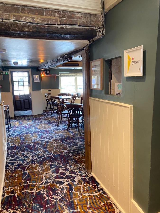 Hotel The Red Lion Cricklade Esterno foto