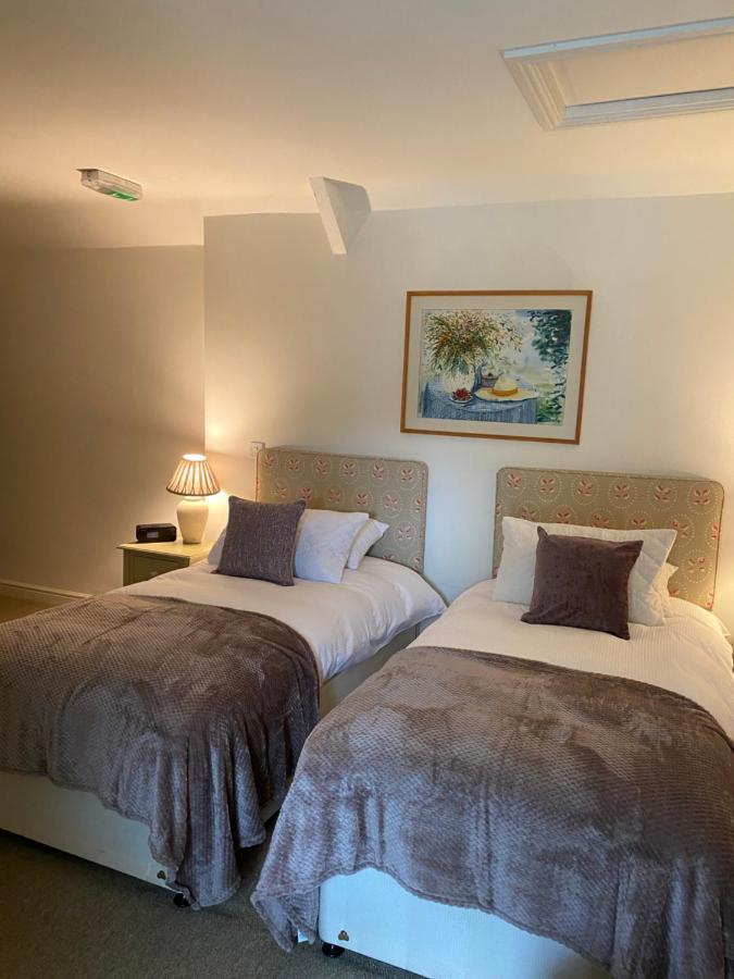 Hotel The Red Lion Cricklade Esterno foto