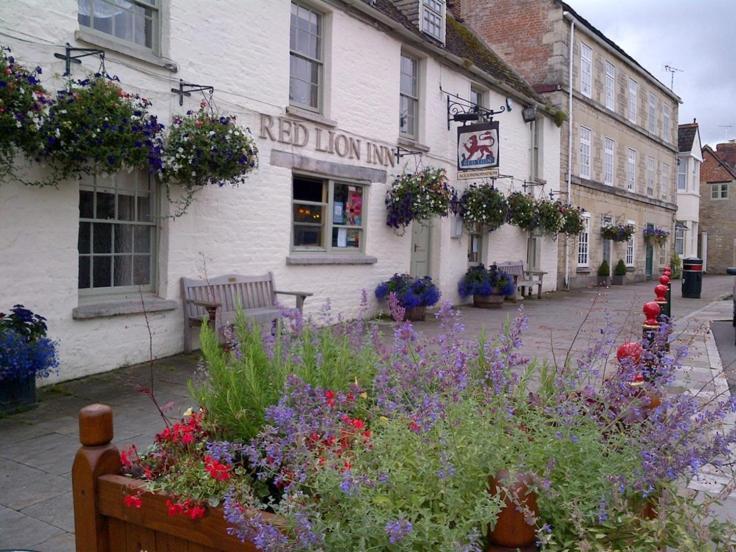 Hotel The Red Lion Cricklade Esterno foto